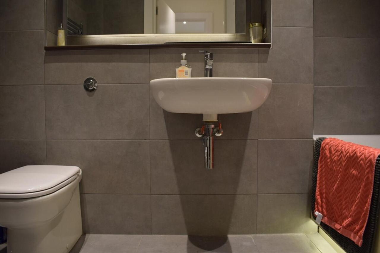 Bright 1 Bedroom Flat In North London With Balcony Екстер'єр фото